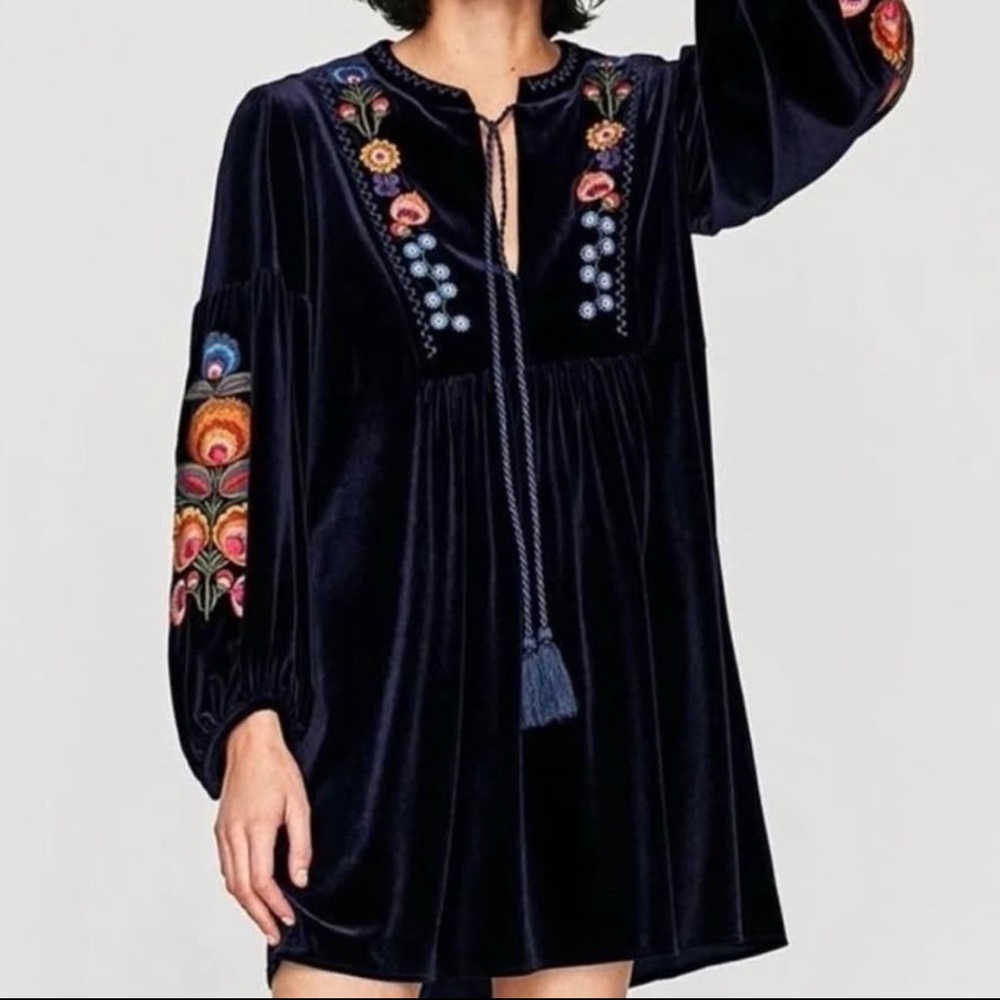 Brand new Zara Woman Blue Velvet Midi Dress with Floral Embroidery